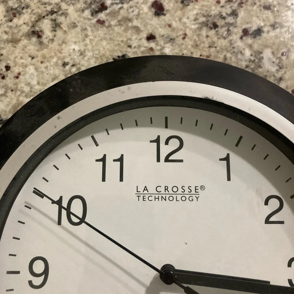 La Crosse Technology atomic analog wall clock has scuffs but works normally